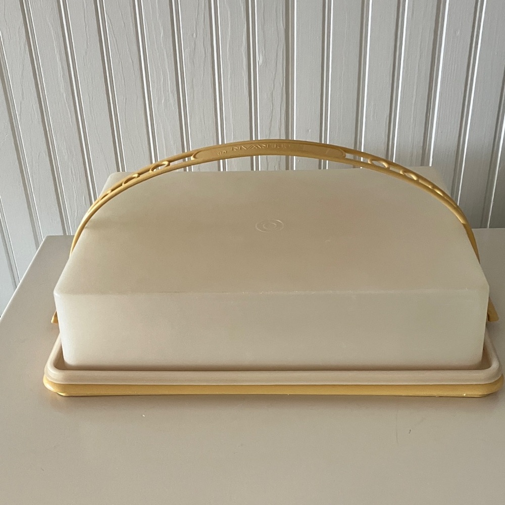 Vintage Large Harvest Gold Cake Carrier With Handle & Lid, Rectangular
